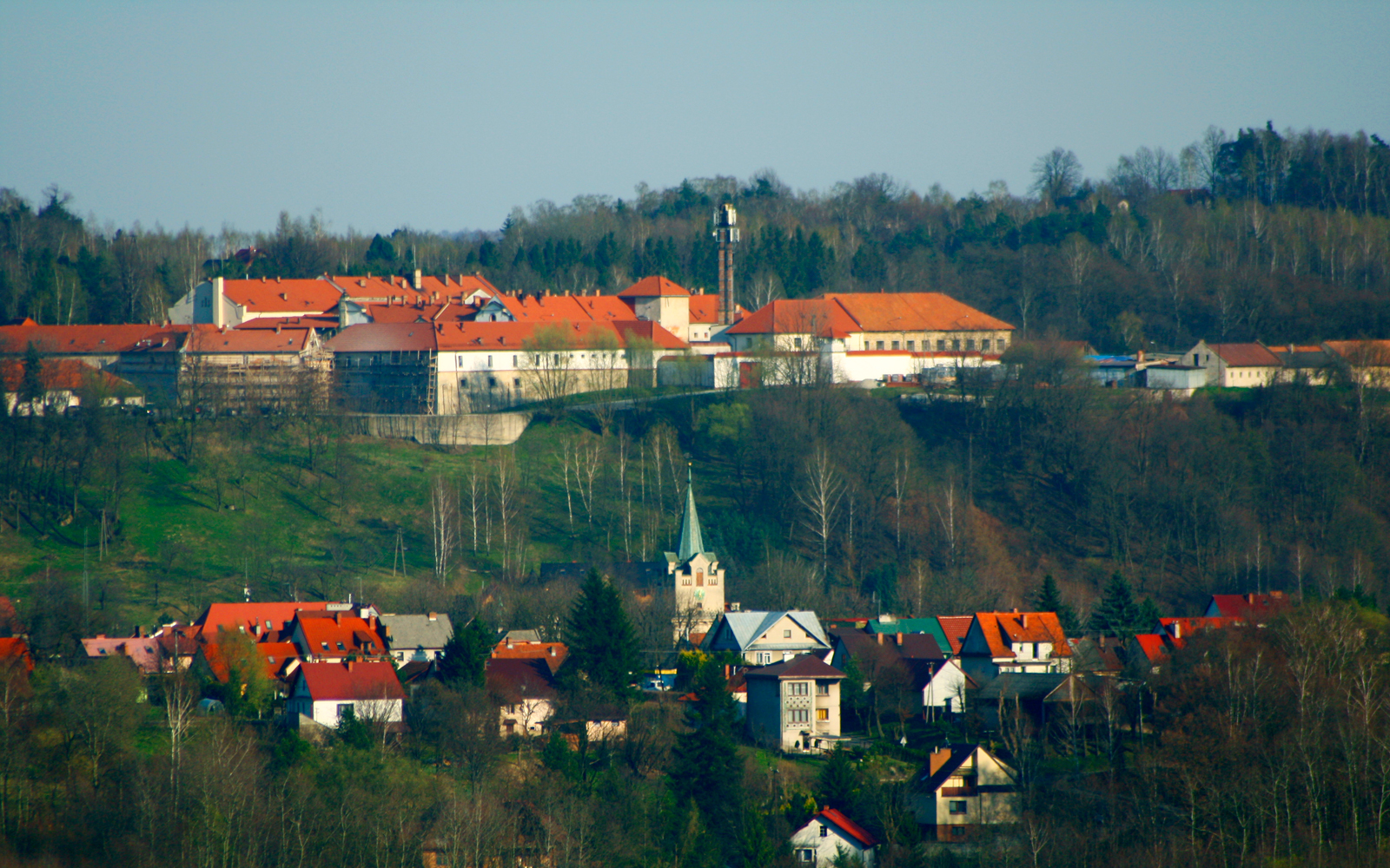 Rynek i wzgórze dawnego klasztoru w Wiśniczu